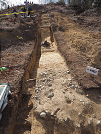 B発掘区　3段目斜面から1段目平坦面のトレンチ