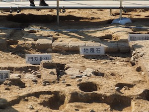 興福寺東金堂院の門と回廊の発掘調査（平城第640次調査）　現地説明会（2021/10/9）の写真